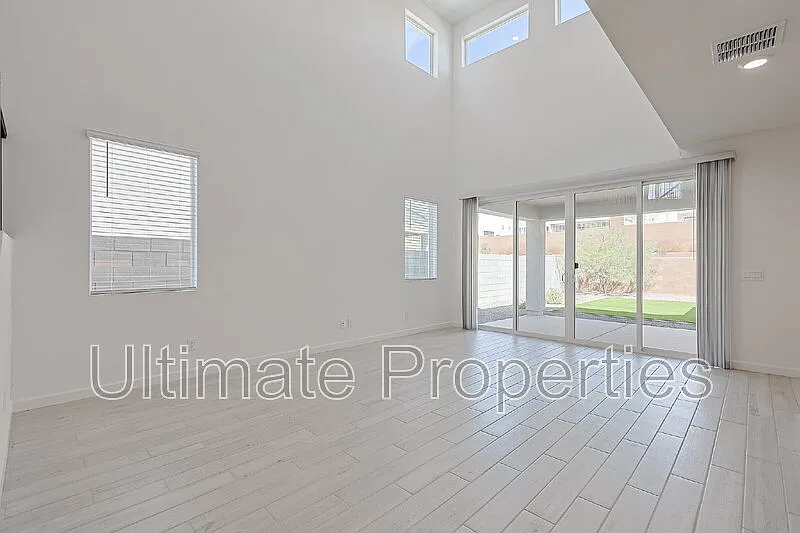 4 bed, 3.0 bath, 3007 sqft, $3,980 — Photo 3