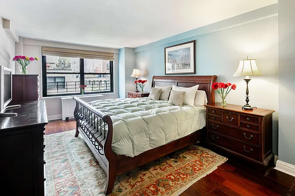 Sold by Compass | media 2