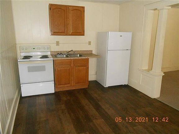 4th image of 636 Filbert St
