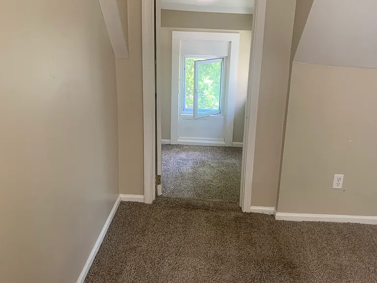 208 N Linn St — Photo 8
