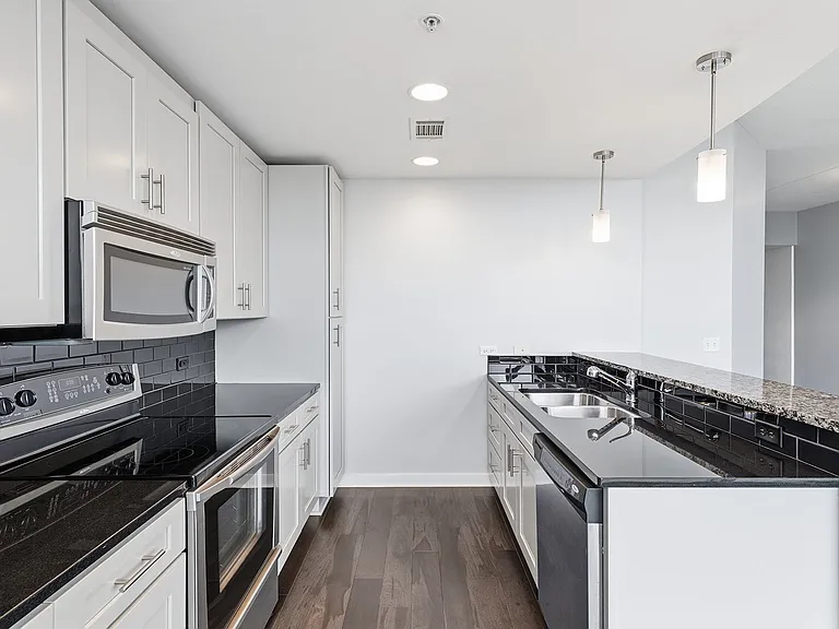 777 N Ashley Dr — Photo 10
