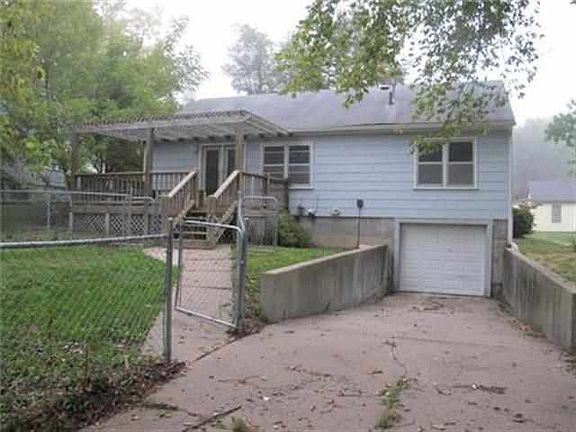 3rd image of 903 N 10th St