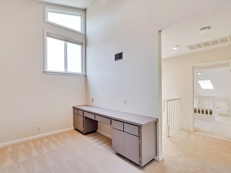 803 Runningwood Cir — Photo 33