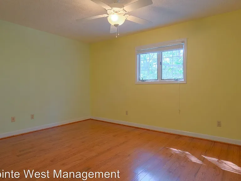 1602 Greenwood Dr — Photo 4