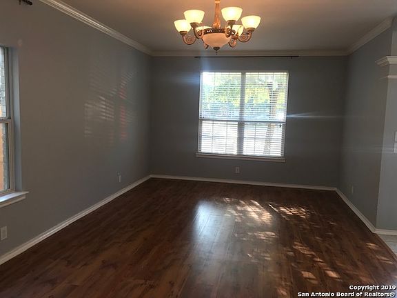 4th image of 1023 Creek Cor