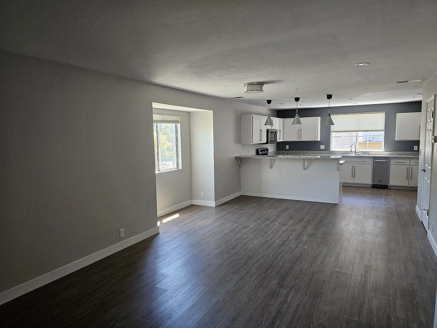 2 bed, 2.5 bath, 1301 sqft, $3,200 — Photo 3