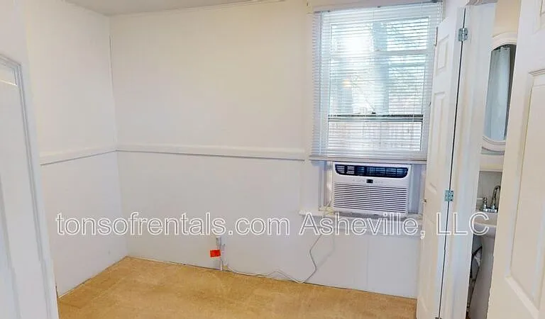 326 Spring St #A — Photo 8