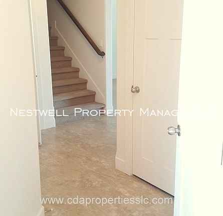 3rd image of 4105 N Fremont Dr