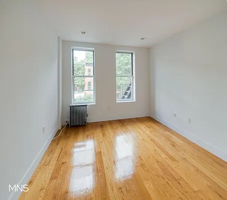 Rented by MNS Marketing | media 4