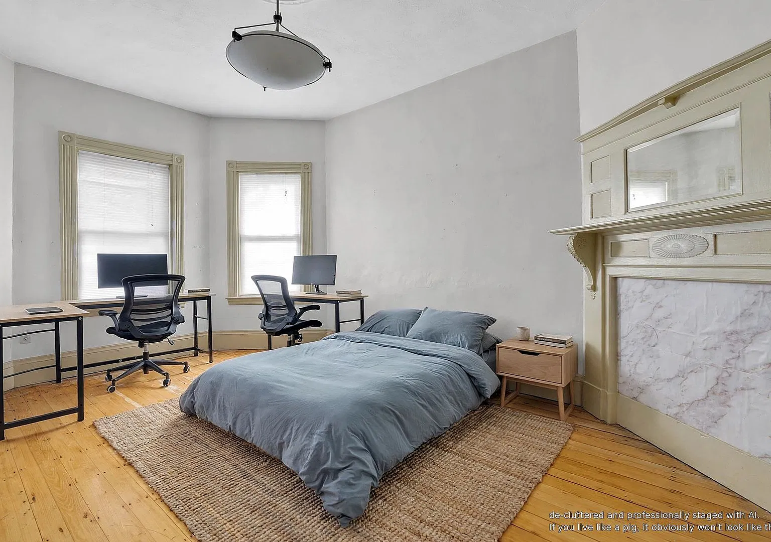 Gorgeous Big Bed Perfect for NEU students with plenty of space and charm! Laundry in Unit! — Photo 1