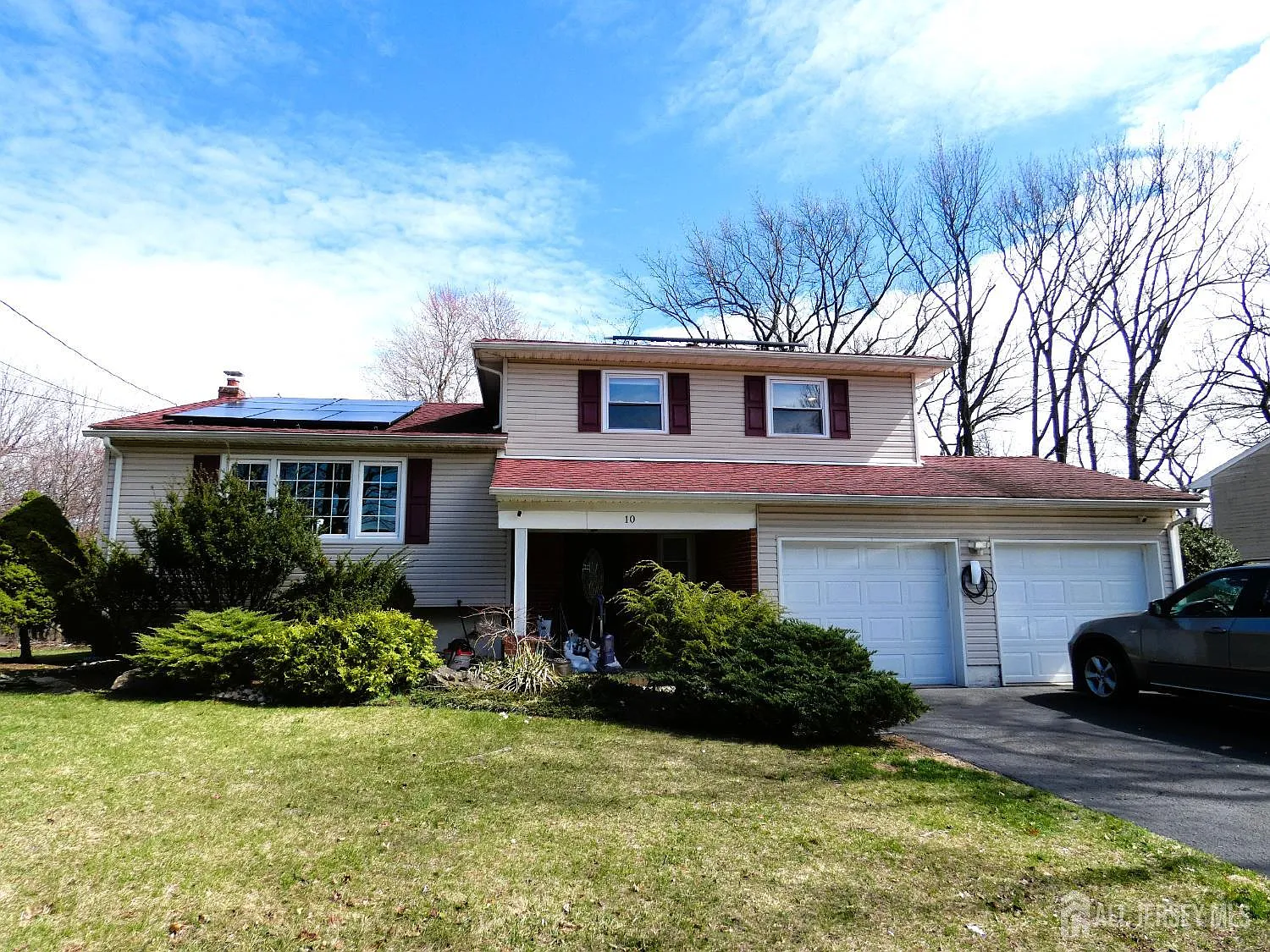 10 Falcon Dr photo 1