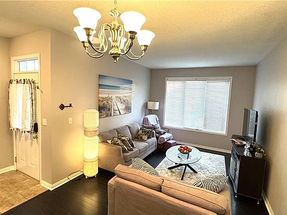 5th image of 461 Garth Massey Dr