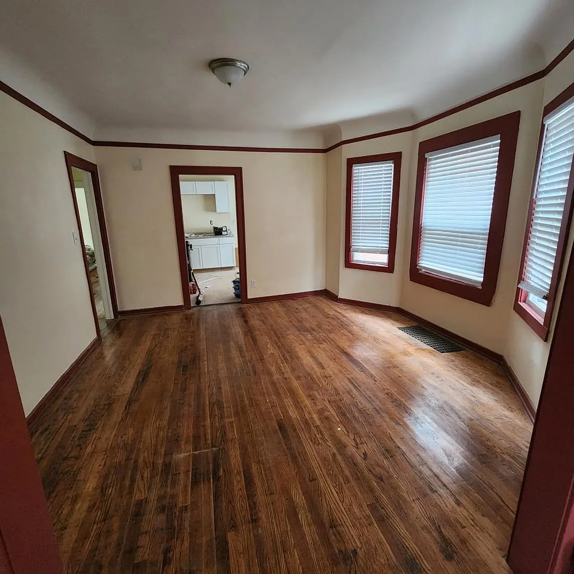 2 bed, 1.0 bath, 1296 sqft, $1,150 — Photo 4
