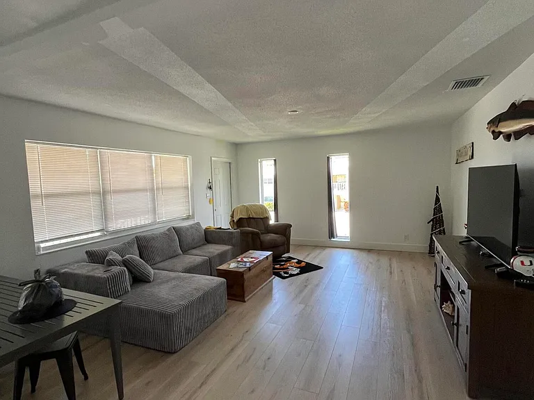 2737 NE 28th St #9W — Photo 4