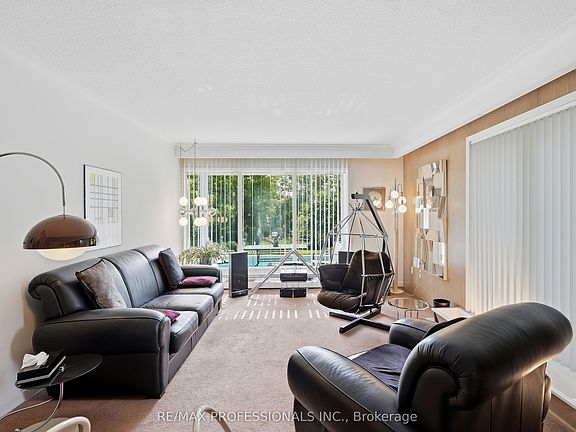 5th image of 189 Edenbridge Dr