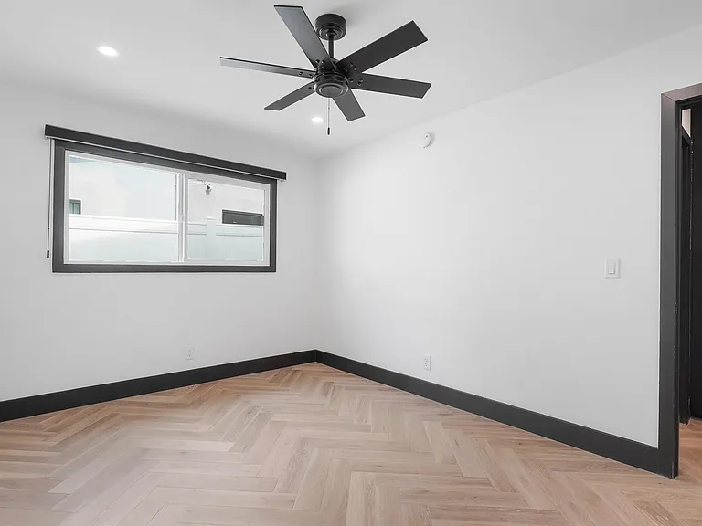 23807 Archwood St — Photo 14