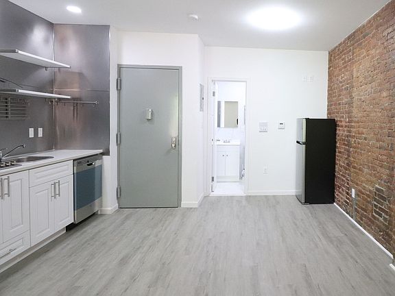 4th image of 269 W 132nd St #C