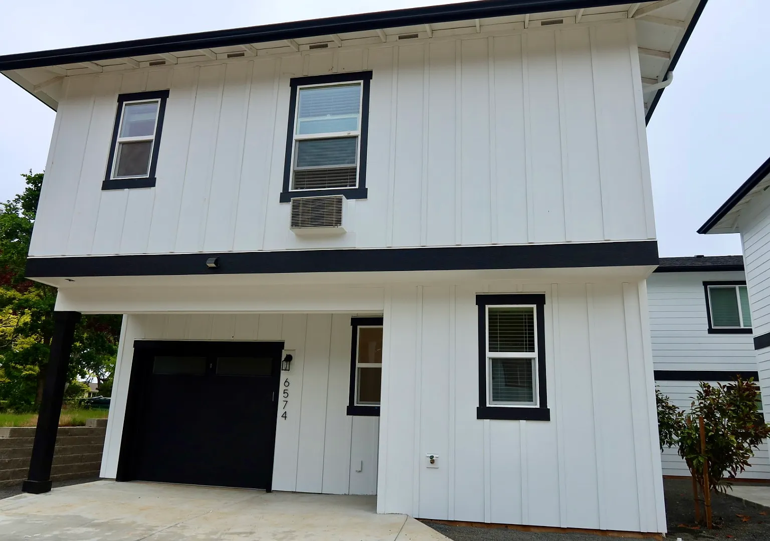 2 bed, 839 sqft, $2,095 — Photo 1