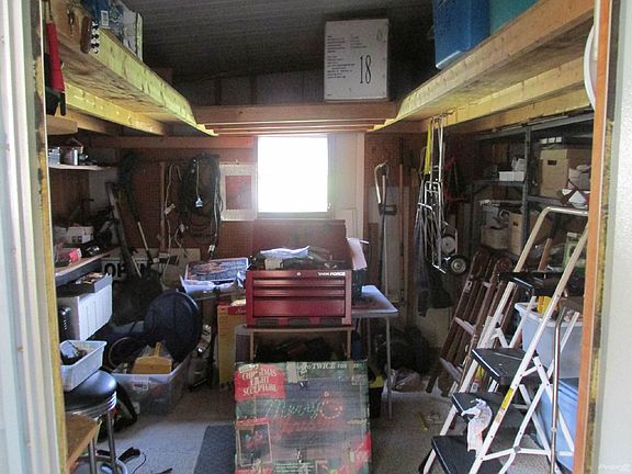 Big storage shed off first Florida room