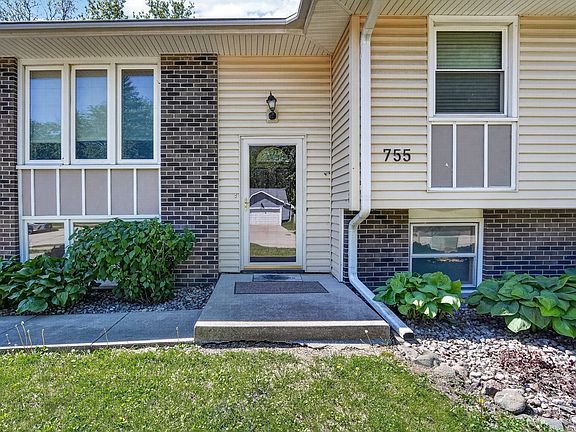 3rd image of 755 Terrace Dr