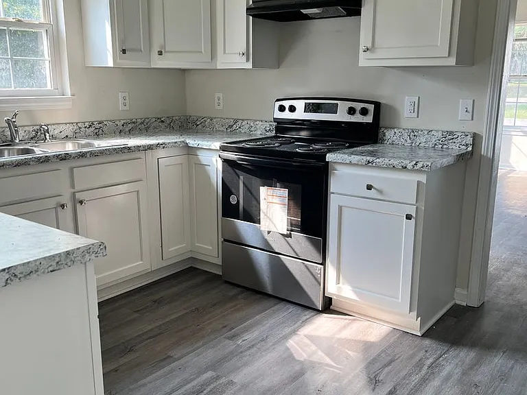 5804 Solera Rd — Photo 2