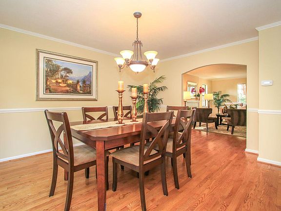 5th image of 2047 Mezes Ave
