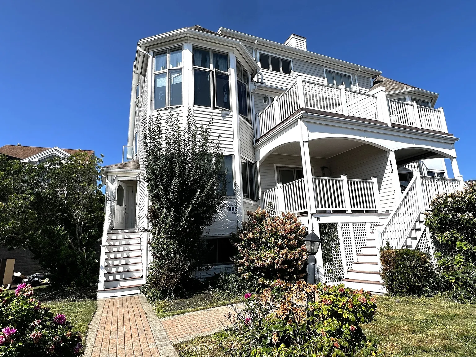 3 bed, 4.0 bath, 2780 sqft, $6,000 — Photo 1