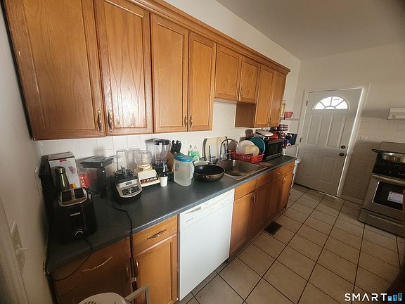 5th image of 16 Greenwood Hill Street