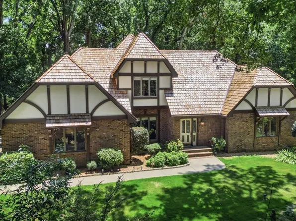 4525 Mountain View Rd, Oakwood, GA 30566