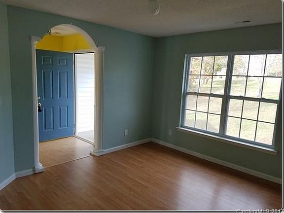 3rd image of 110 Pine Lake Dr