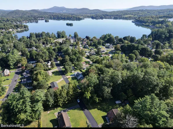 69 Daytona Ave, Pittsfield, MA 01201