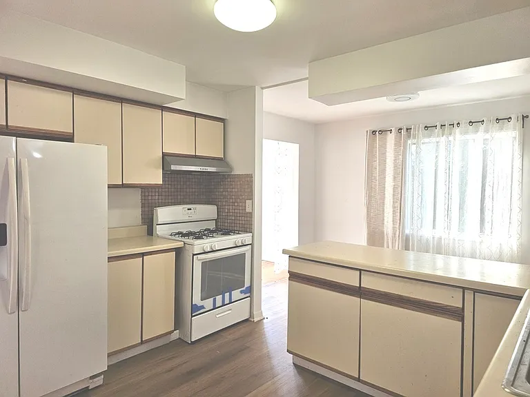 4527 Lilac Ave — Photo 3