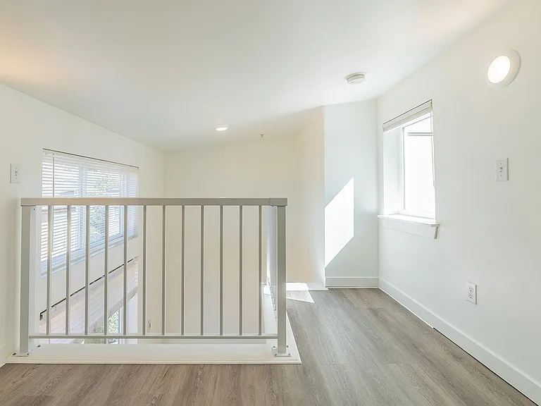 Modern Efficient Apartments in Prime Capitol Hill Location — Photo 24