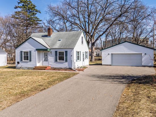 125 Ridgewood Dr, Hopkins, MN 55343