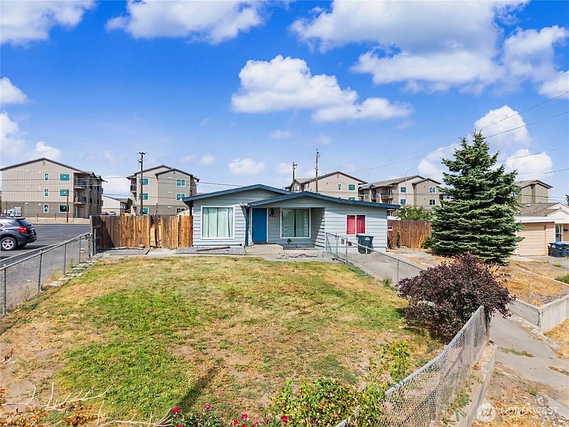 4th image of 912 W Loop Drive NE