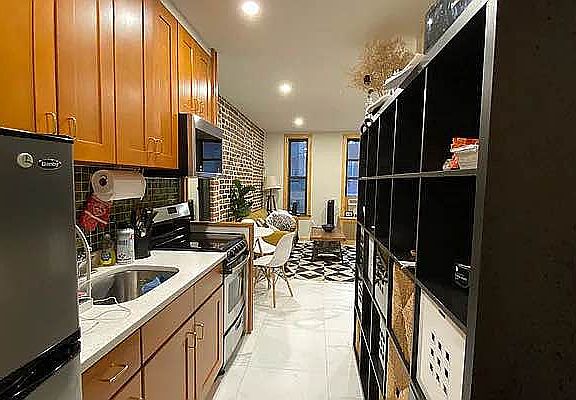 4th image of 83 Bayard St #1