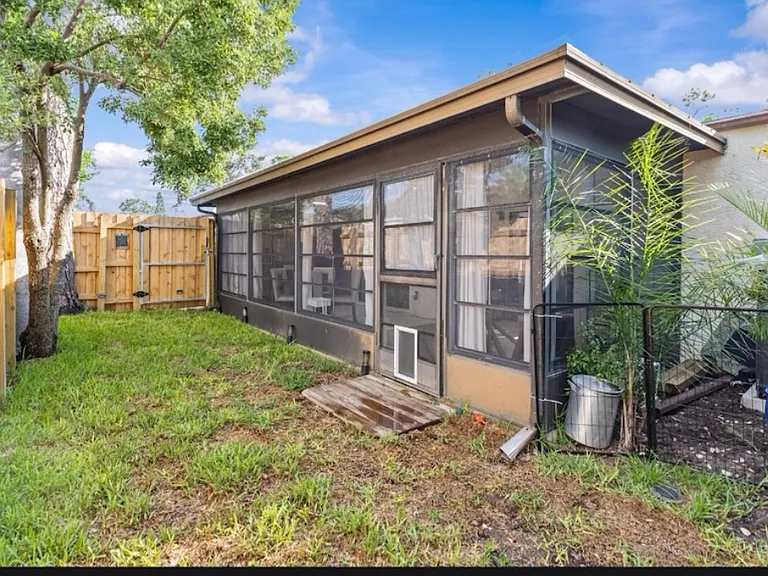 2240 Pinewood Villas Dr — Photo 3