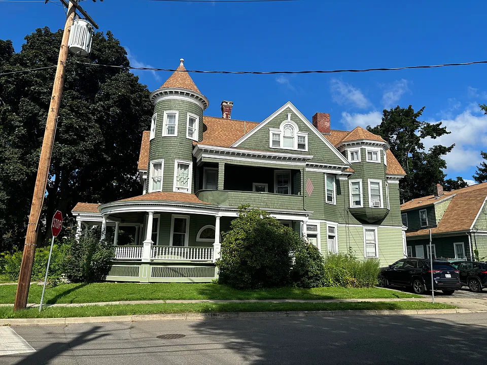 40 Riverside Dr #1