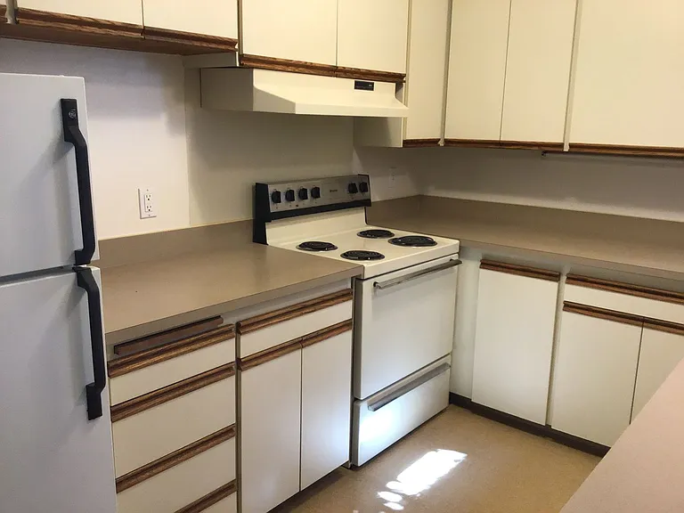 Spring Apartments — Photo 5