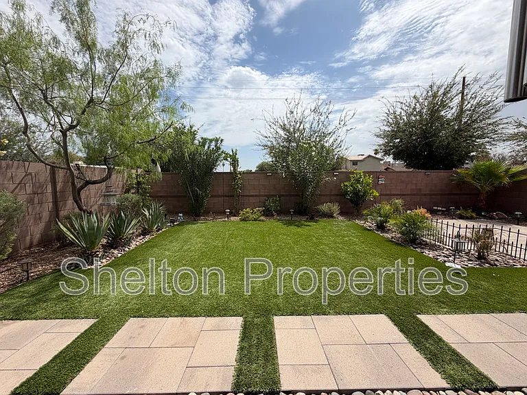 5217 N 79th Dr — Photo 6