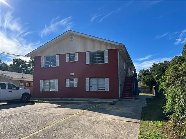 2 bed, 1.0 bath, 965 sqft, $1,250 — Photo 1