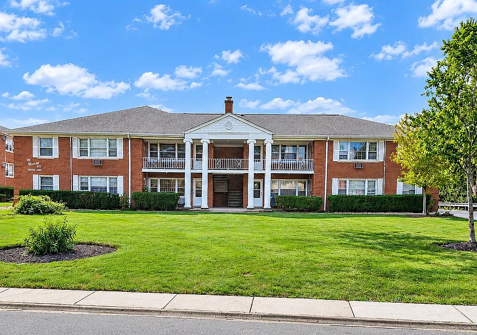 1st image of 2000 Parkside Dr #2C