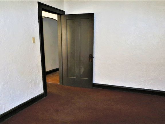 5th image of 10642 S Avenue C #1