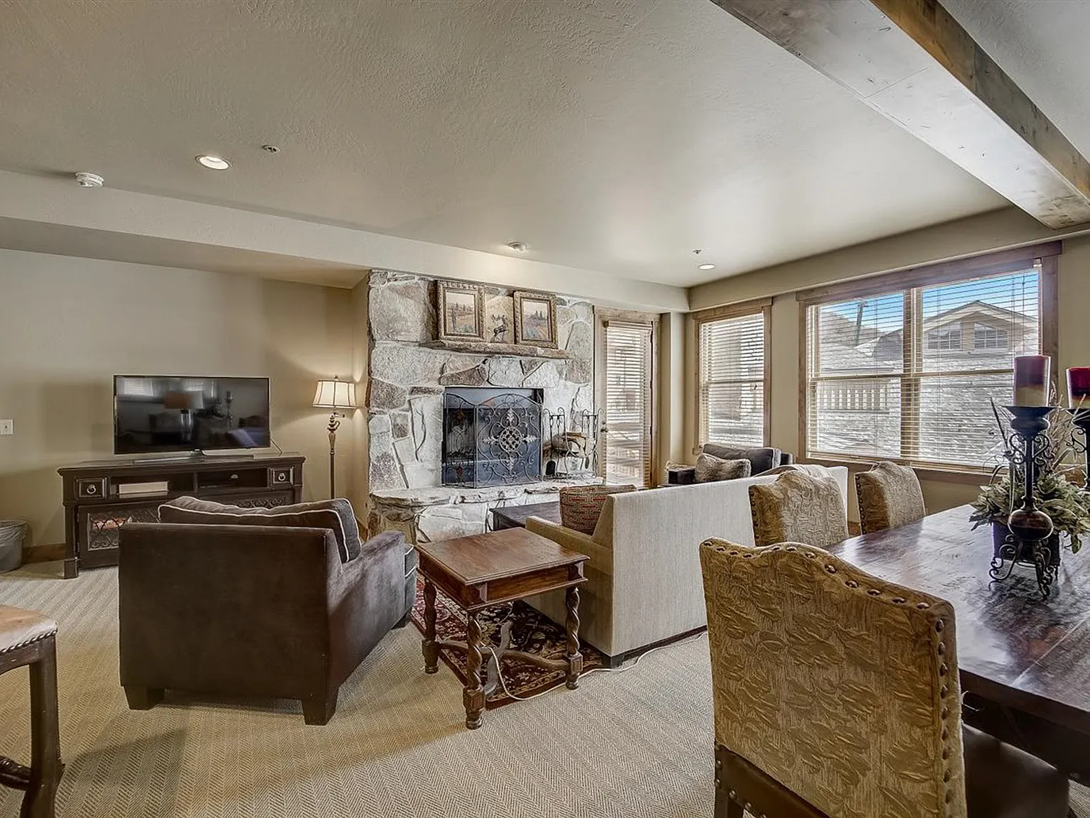 2 bed, 1597 sqft, $5,500 — Photo 2