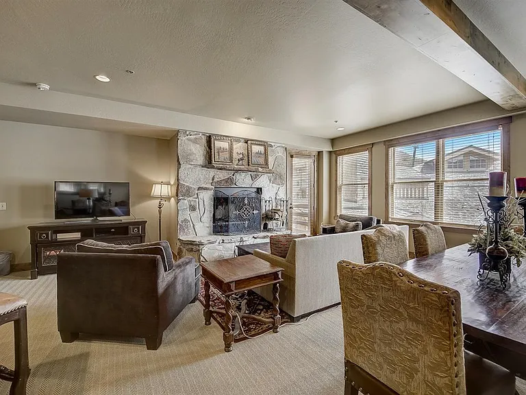 7580 Royal St E #21 — Photo 2