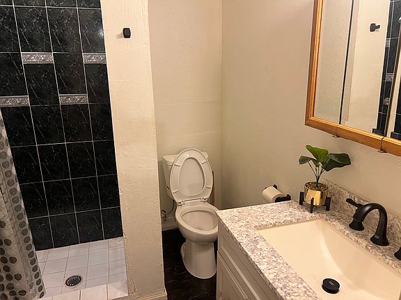 5th image of 1705 Sycamore Ave #1
