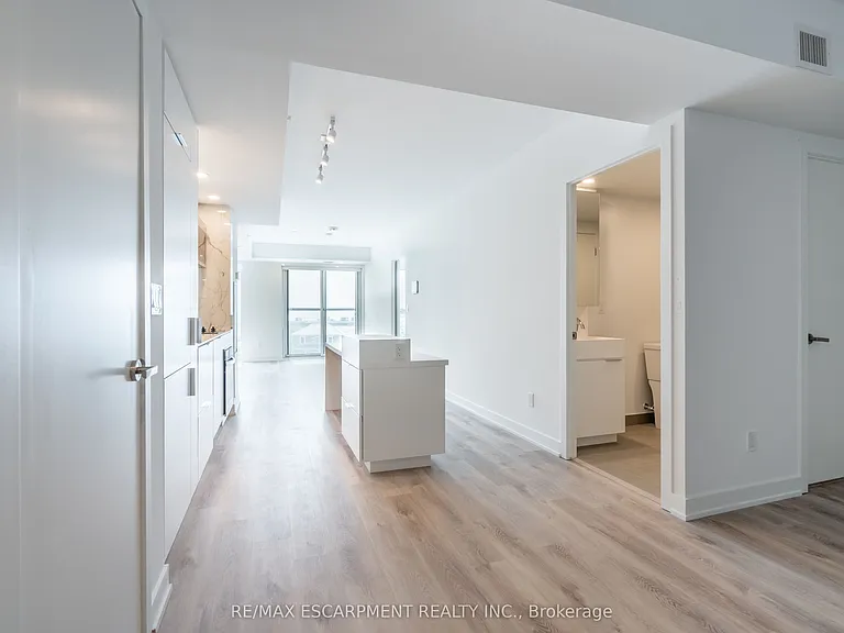 370 Martha St #309 — Photo 5