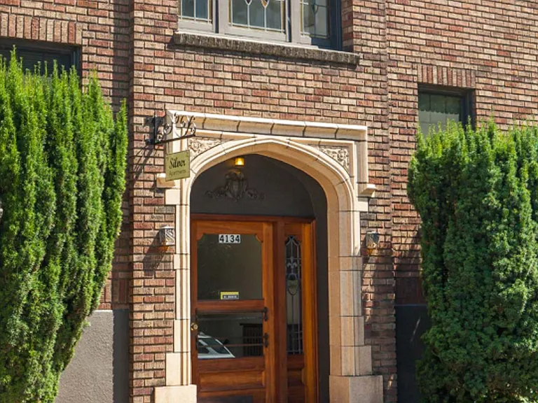 Silver Apartments — Photo 46