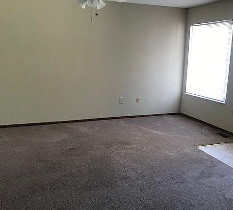 3rd image of 1856 Stoneview Ct
