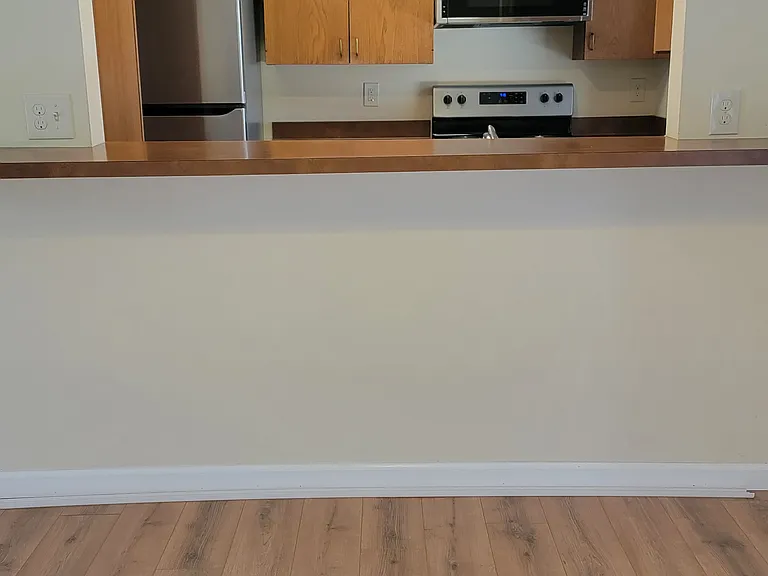 Unit F Breakfast bar area
